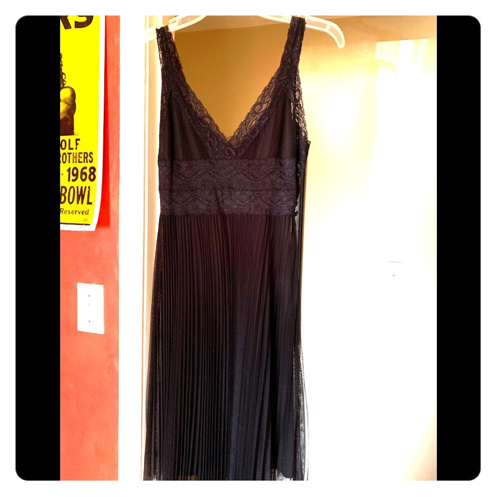 Adorable vintage style accordion pleat dress